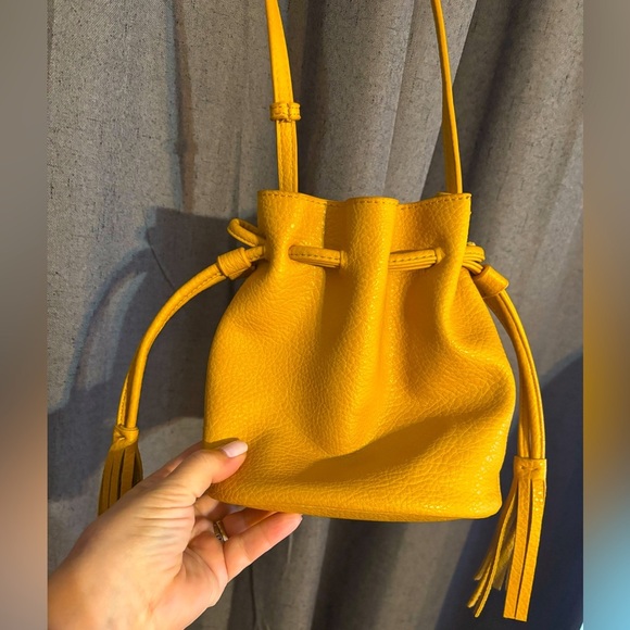 Mustard Yellow Street Level Bucket Bag with tassels‎ - Picture 1 of 7